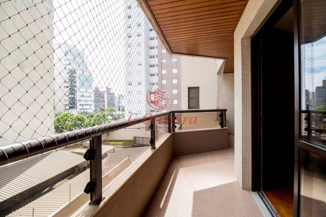 Apartamento, 3 quartos, 216 m² - Foto 1