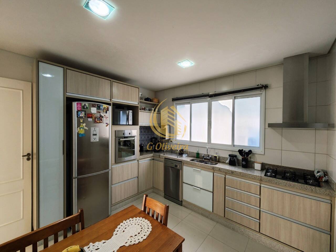 Sobrado, 3 quartos, 270 m² - Foto 1