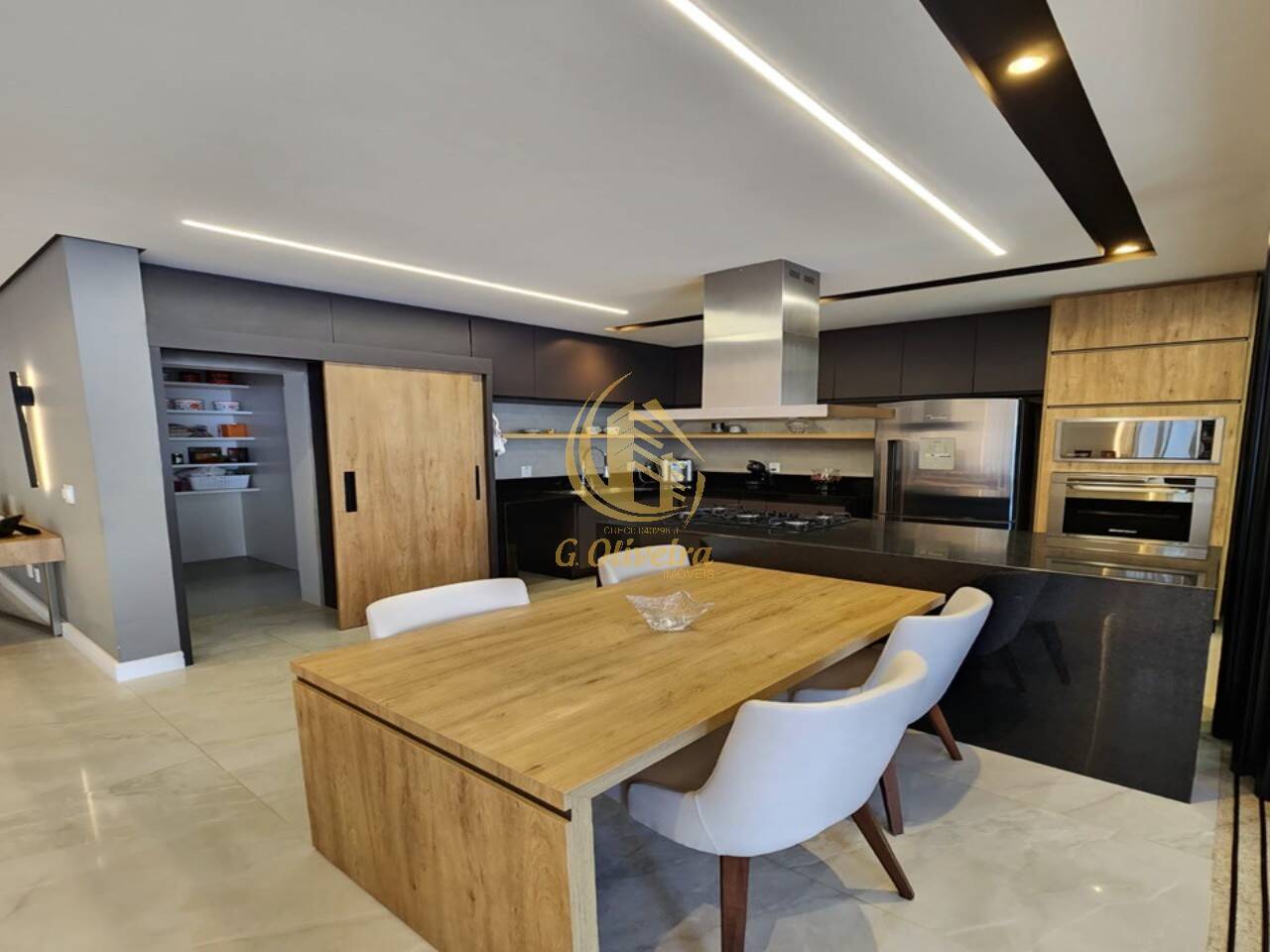 Sobrado, 3 quartos, 270 m² - Foto 1