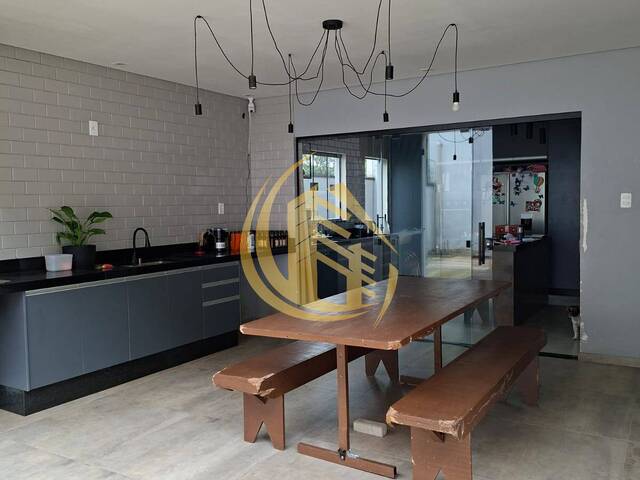 Sobrado para Venda em Jundiaí - 4