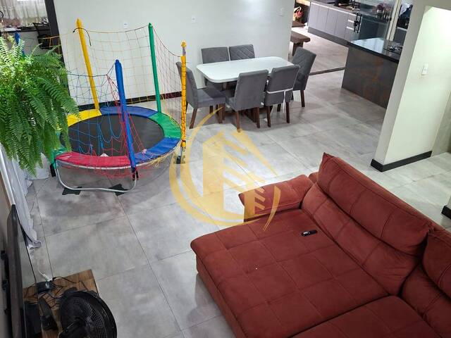 Sobrado para Venda em Jundiaí - 3