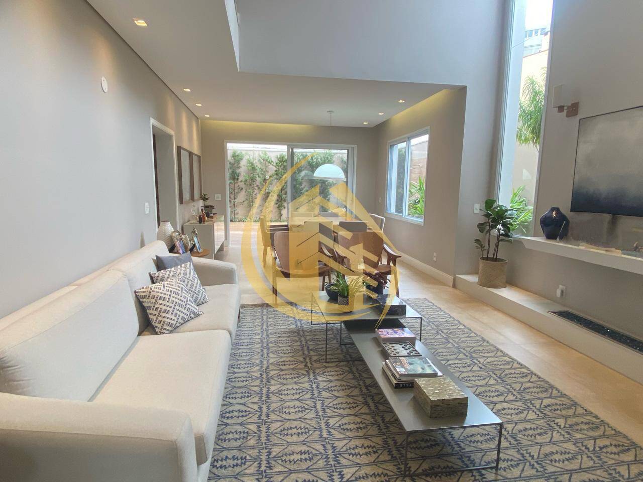 Sobrado, 3 quartos, 327 m² - Foto 1